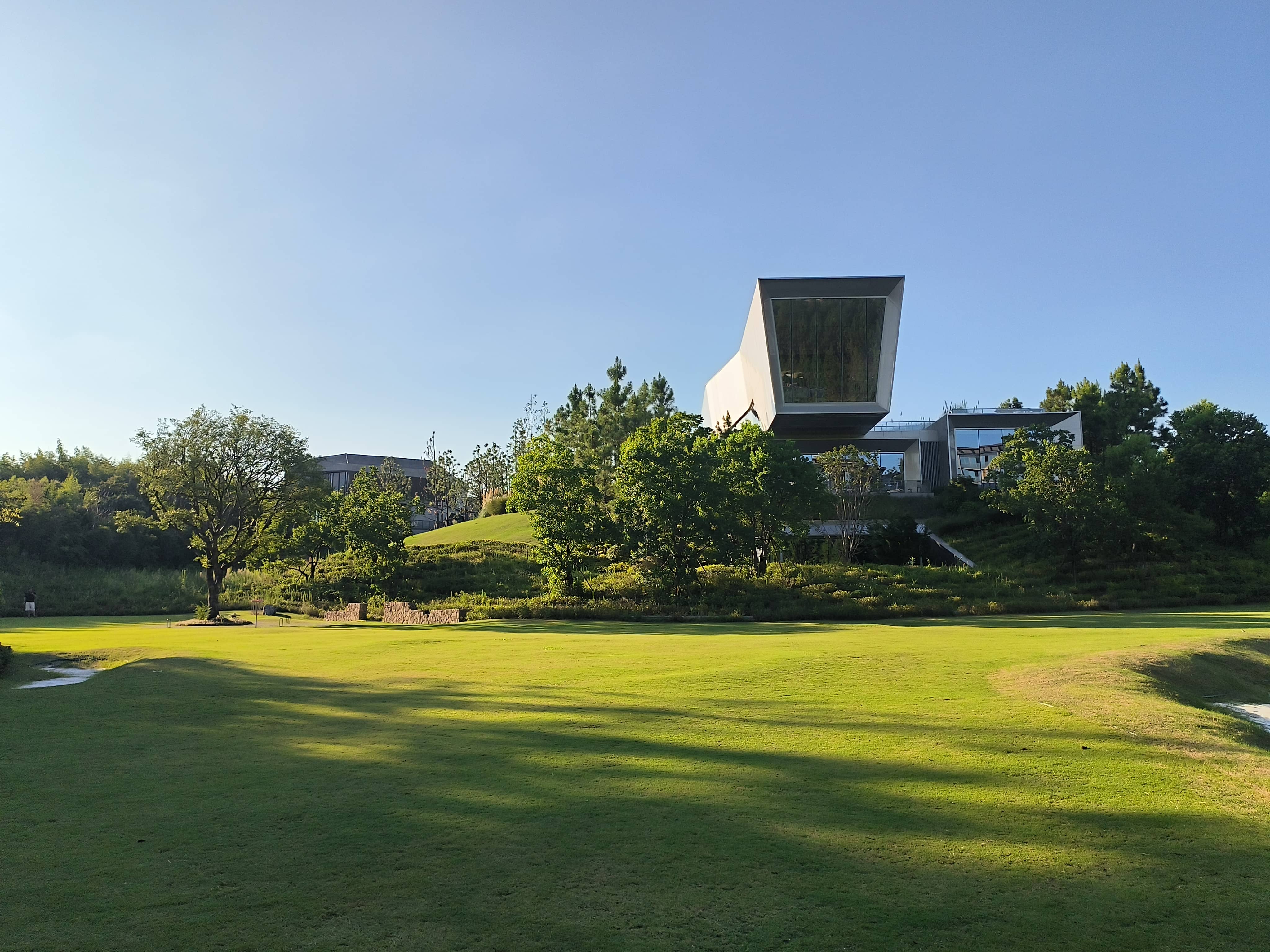 高尔夫2 - 带草坪 咖啡厅 泳池 办公室 天台