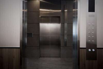hz/senge/办公场景/电梯1