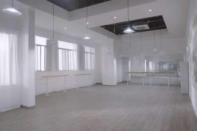 hz/senge/学校-套景/舞蹈室排练房1