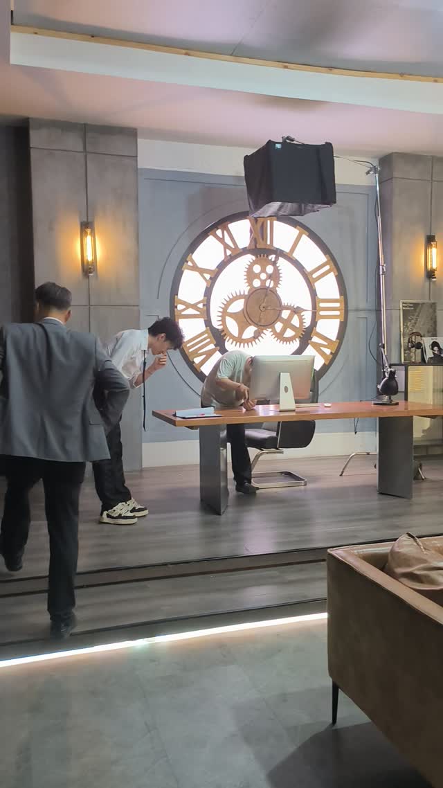 办公室4-复古工业VID_20250817_194153