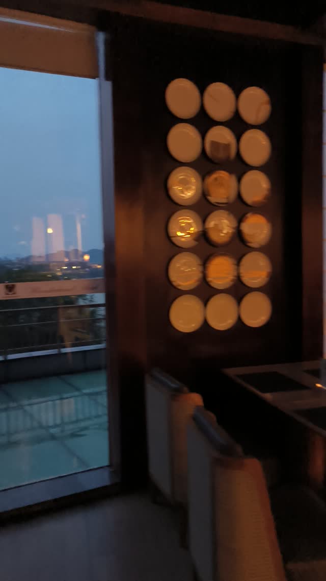 西餐厅1VID_20250820_185540