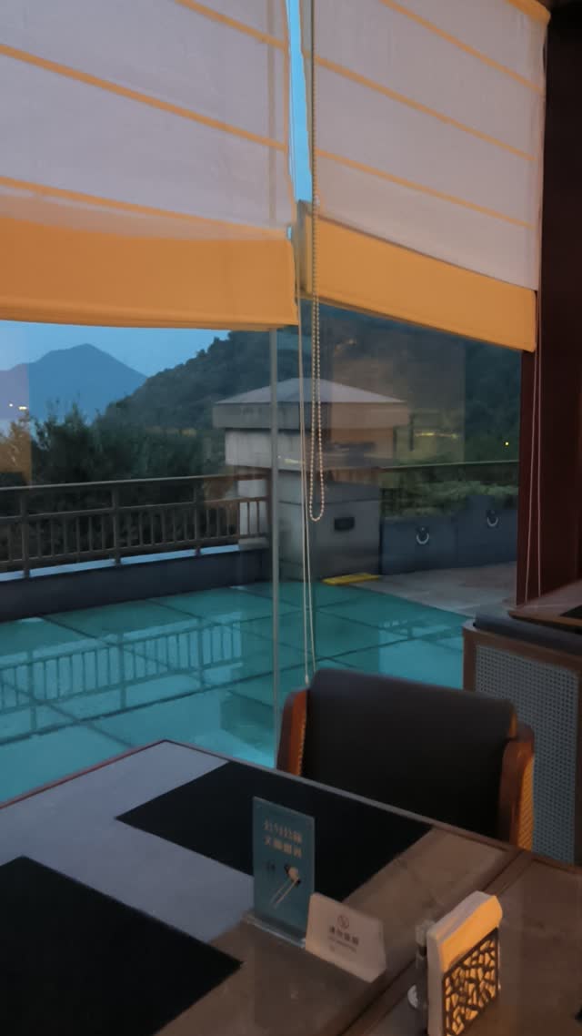 西餐厅1VID_20250820_185628